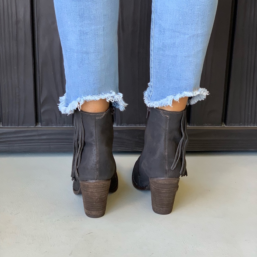NIB Leather Charcoal Boho Fringe Block Heel Bootie - Picture 6 of 8